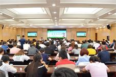 胡大一院士为吴忠人民开出五张健康处方并对这家公司产生浓厚兴趣