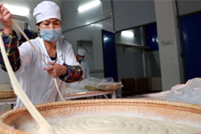 一碗挂面“煮”出乡村振兴红火路