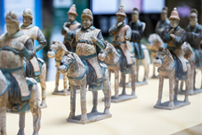 【文化】流失海外文物回家 两尊明代陶俑入藏上海博物馆