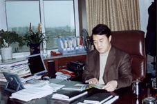 【历史上的今天】1986年王锡爵驾机回大陆定居