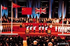 【历史上的今天】25年前，香港政权交接仪式上分秒必争的背后