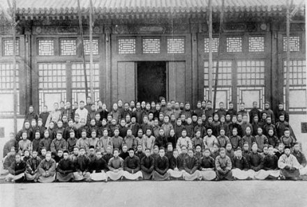 京师大学堂首次派出39名学生出国留学.jpg