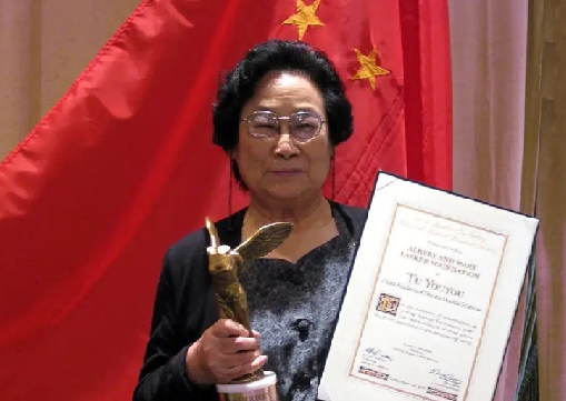 屠呦呦03.png