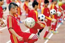 港澳台侨工作顾问唐清慧：加强中小学校园足球教育