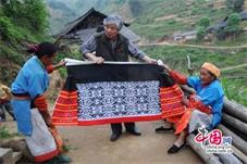 湖南隆回：花瑶挑花 挑出民族团结之花(图)