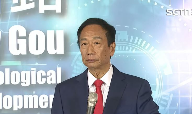 郭台铭结束访美抵台后于4月5日举行记者会。图源:台媒.png 郭台铭结束访美抵台后于4月5日举行记者会。图源:台媒.png