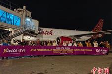 雅加达至重庆首发旅游包机团队启航