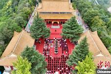 两岸同胞甘肃泾川拜谒“华夏母亲”西王母