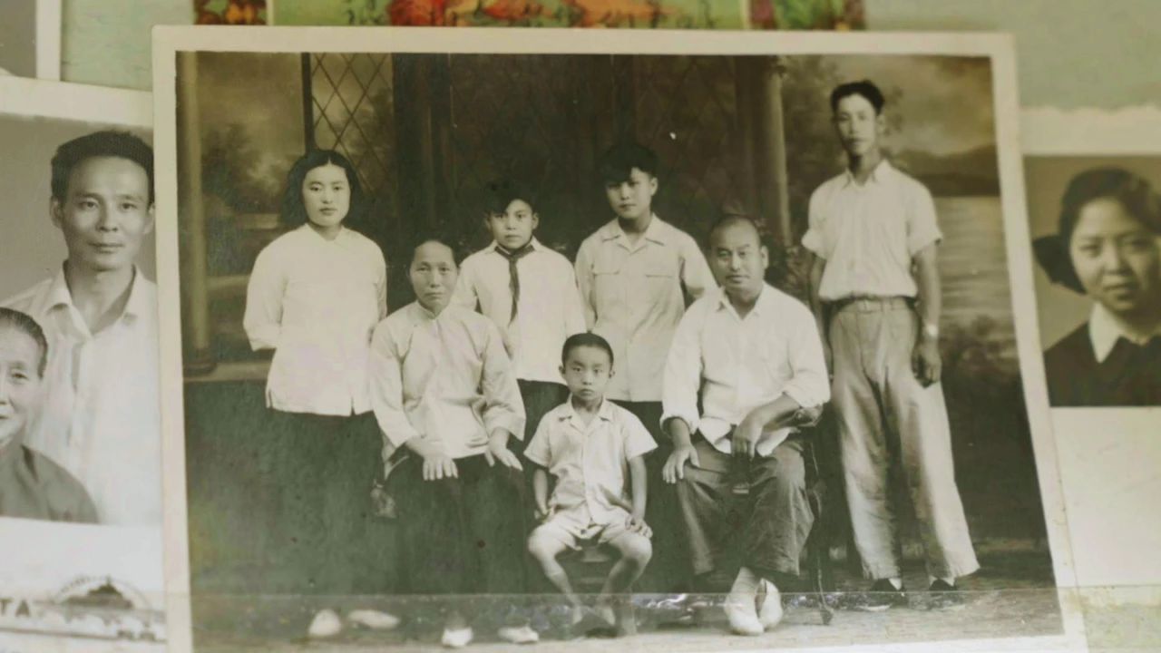许玉成收到的全家福。来源：央视军事.jpg