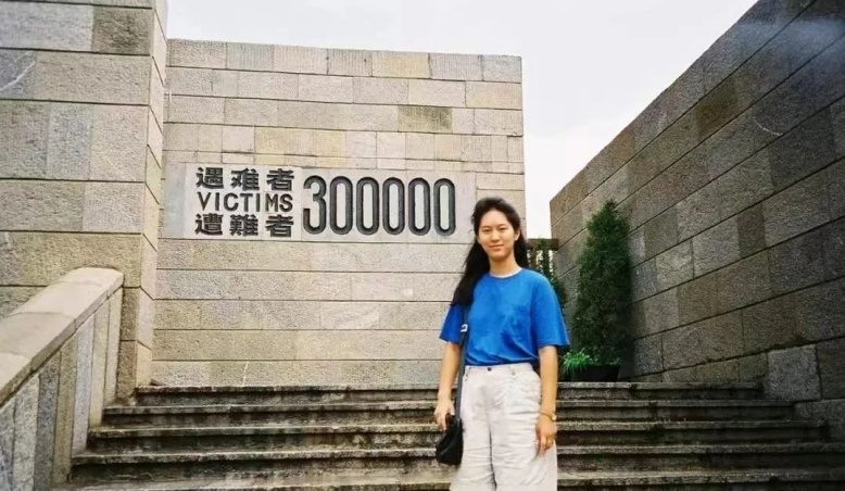 张纯如在侵华日军南京大屠杀遇难同胞纪念馆.jpg